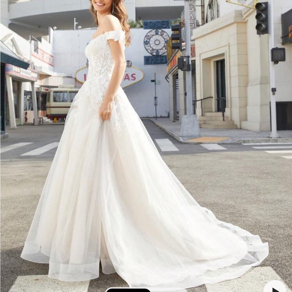Off shoulder wedding dress
